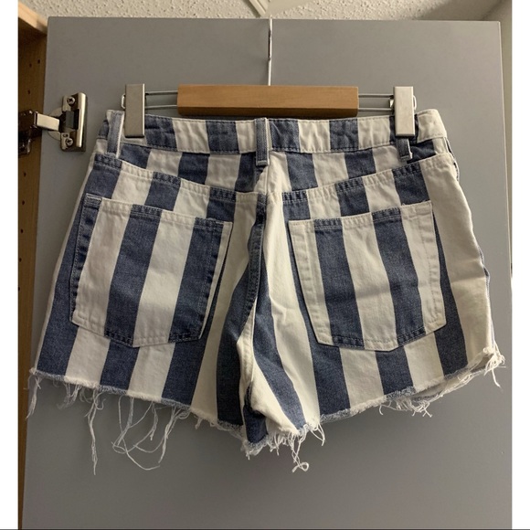 TOPSHOP Striped Mom Denim shorts - Picture 3 of 3